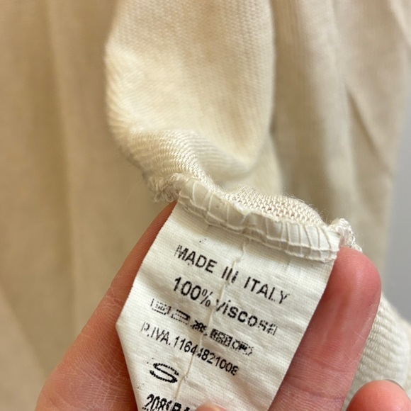 Elegant Cream Sleeveless Cardigan - Picture 3 of 3